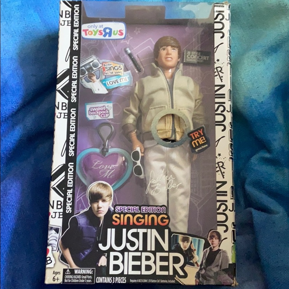Justin Bieber Special Edition Singing Doll Love Me